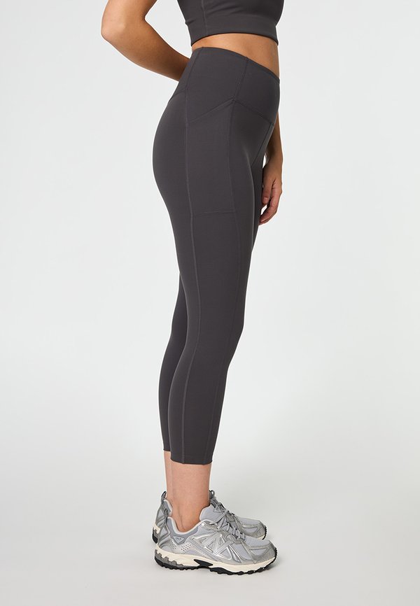 Girlfriend Collective POCKET HIGH-RISE 7/8