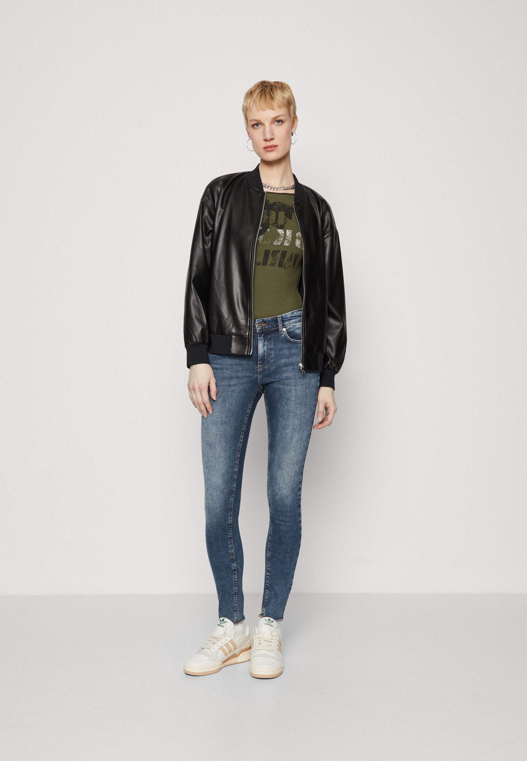 ONLBLUSH MID WAIST Media 2