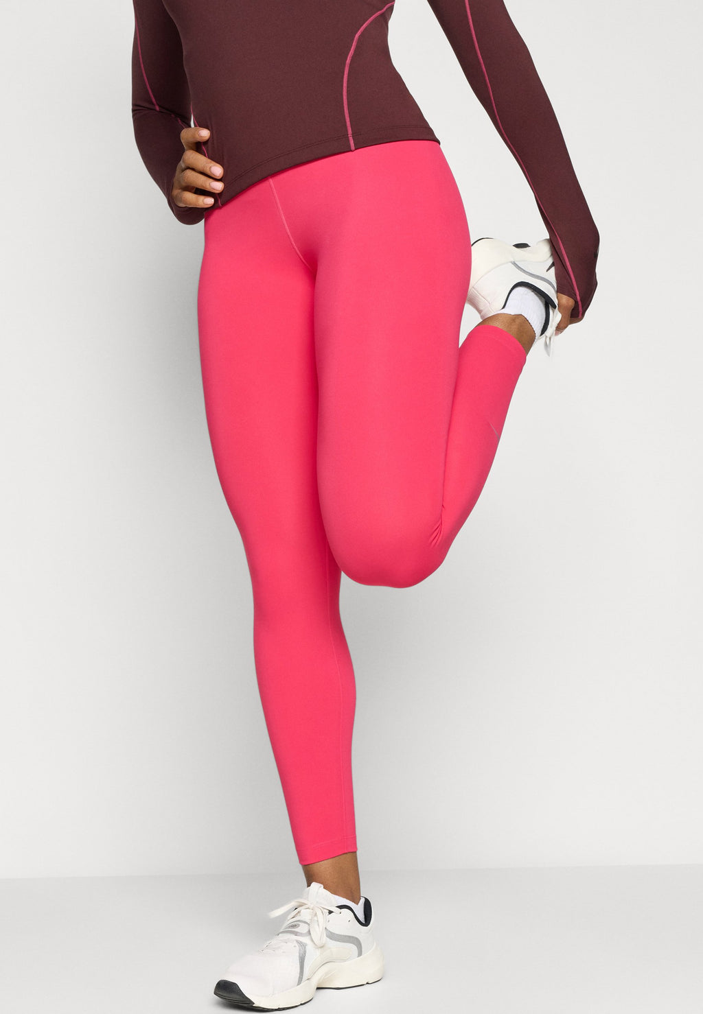 Nike Performance ONE