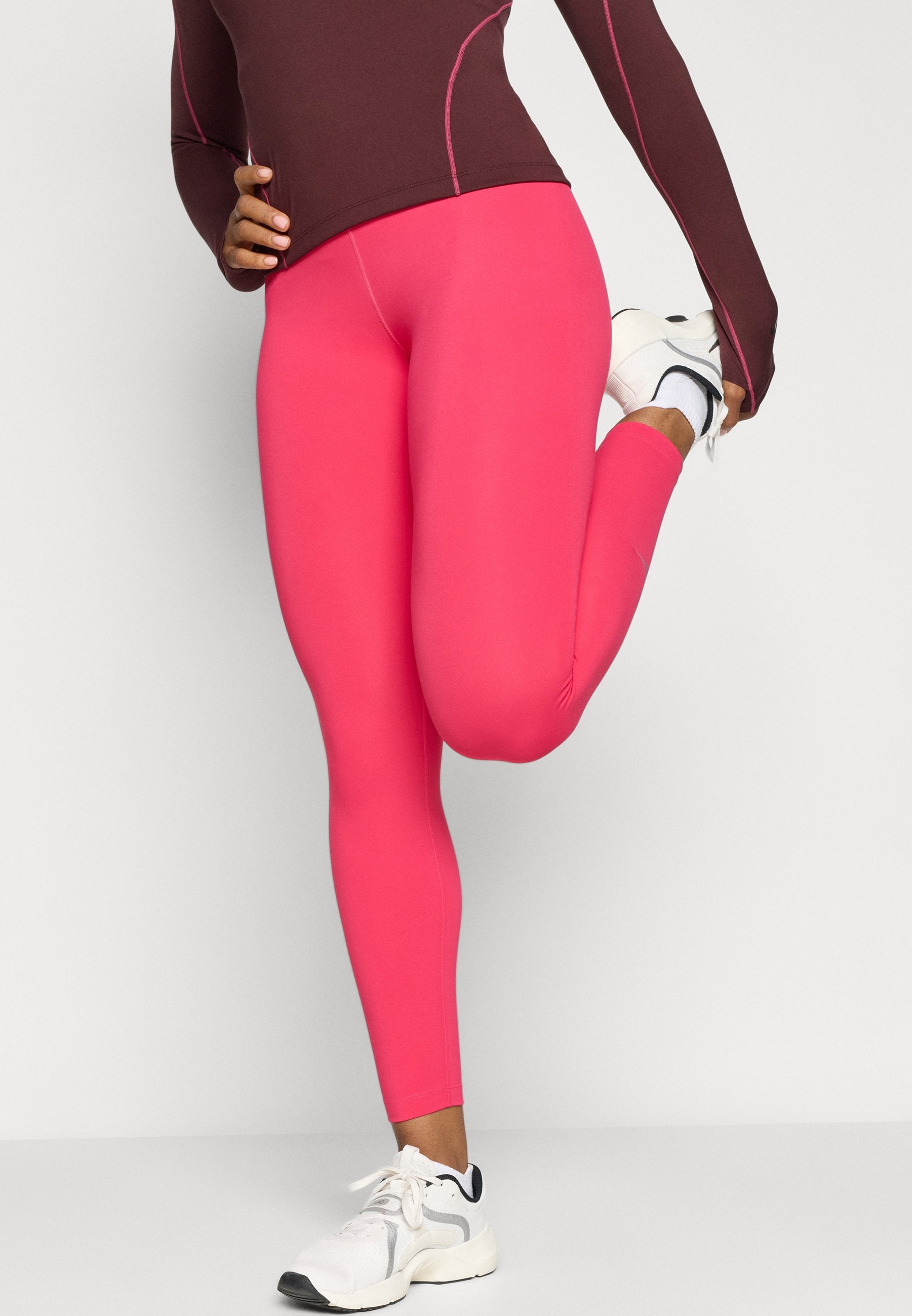 Nike Performance ONE