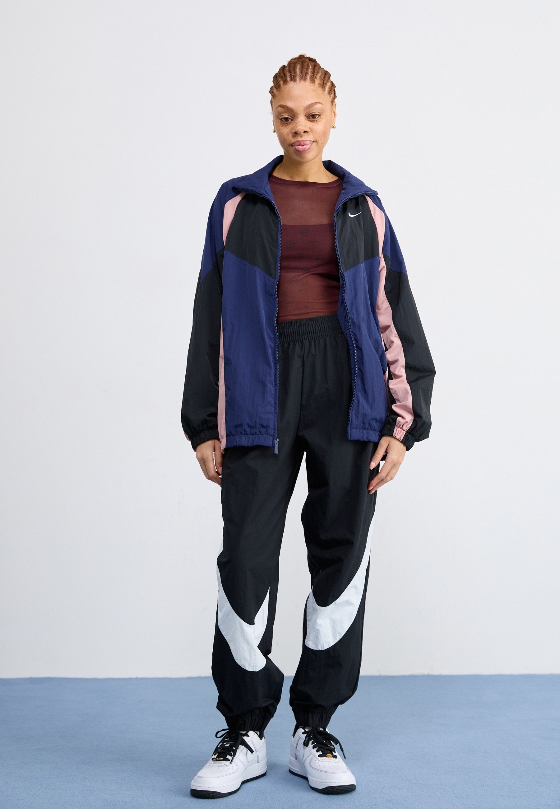 Nike Sportswear LOGO