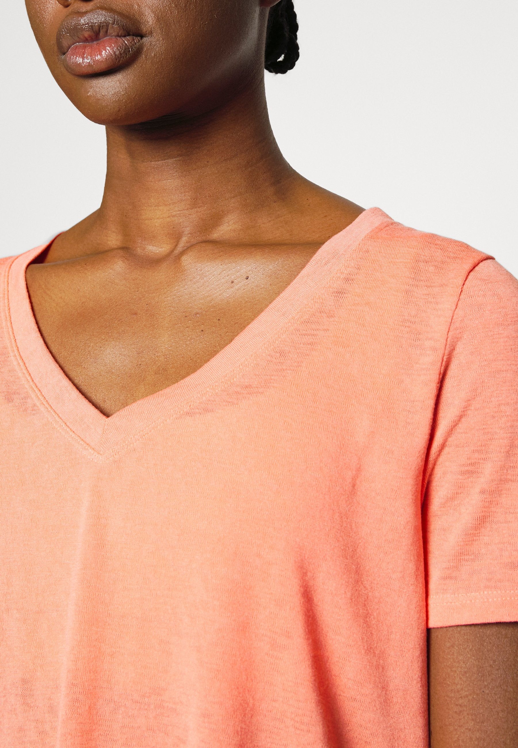Athleta BREEZY SCOOP V NECK TEE