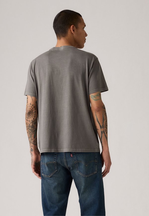 Levi's® RELAXED FIT TEE
