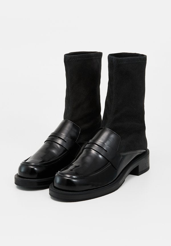 Stuart Weitzman 5050