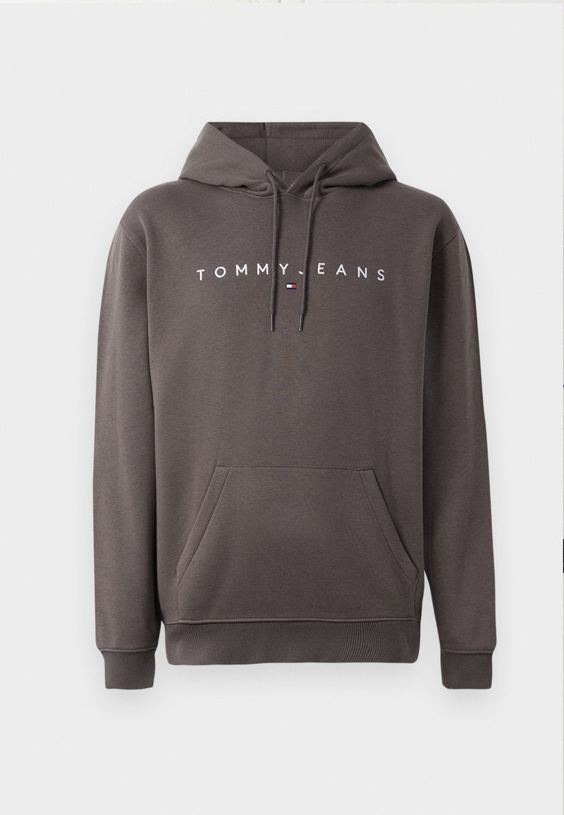 Graue Kapuzenjacke mit klassischem Schnitt, Zugband-Kapuze, vorderer Kangurutasche und weißem "TOMMY JEANS"-Logo auf der Brust. Weicher Stoff.