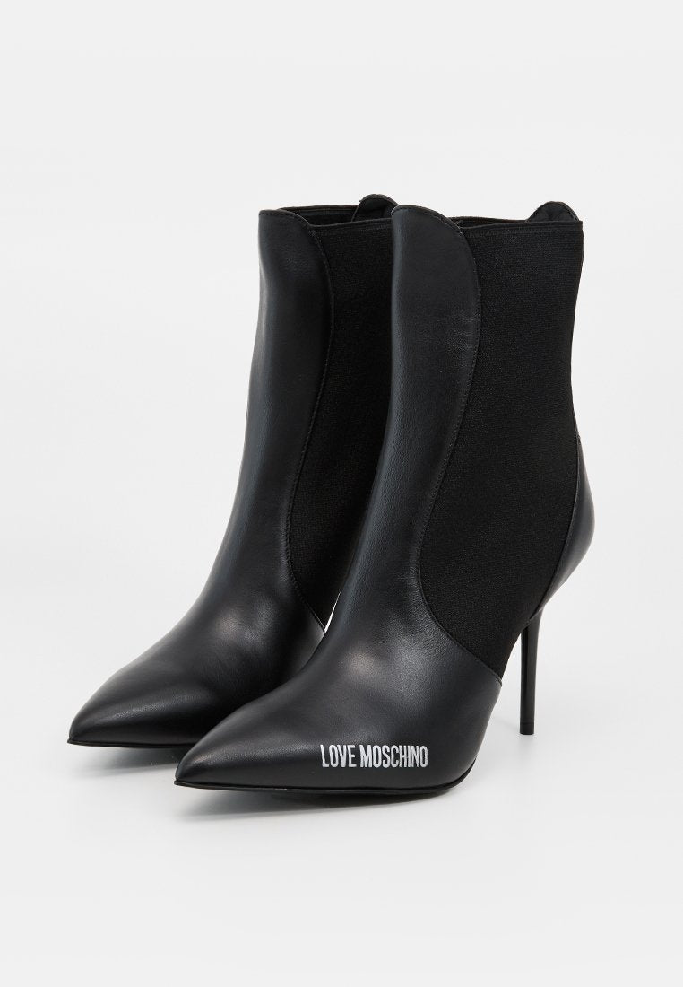 Love Moschino