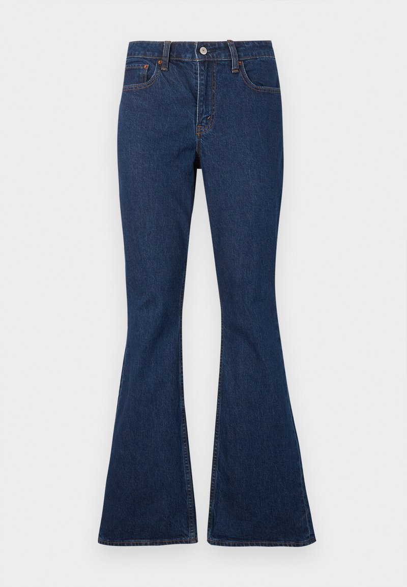 Dunkelblaue Jeans mit engem Bund und ausgestellten Beinen, ausgestattet mit Fronttaschen und sichtbaren, kontrastierenden Nähten.