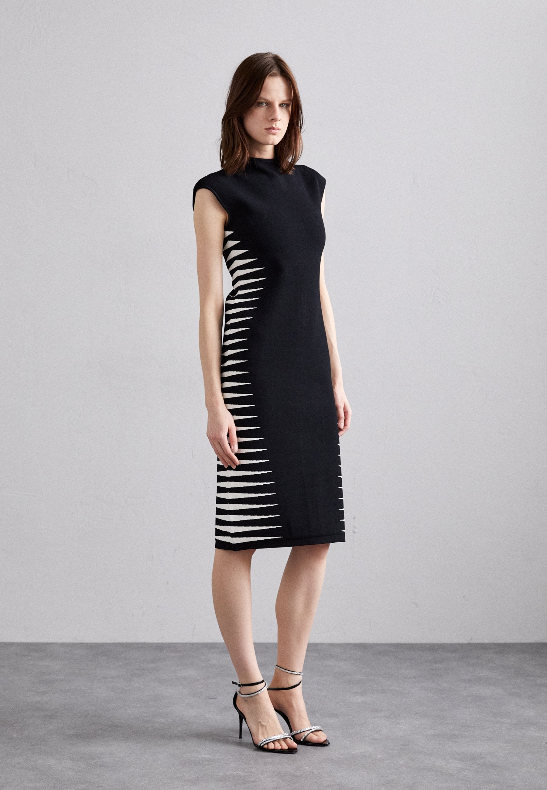 Hervé Léger COLORBLOCK INTARSIA CAP MIDI DRESS