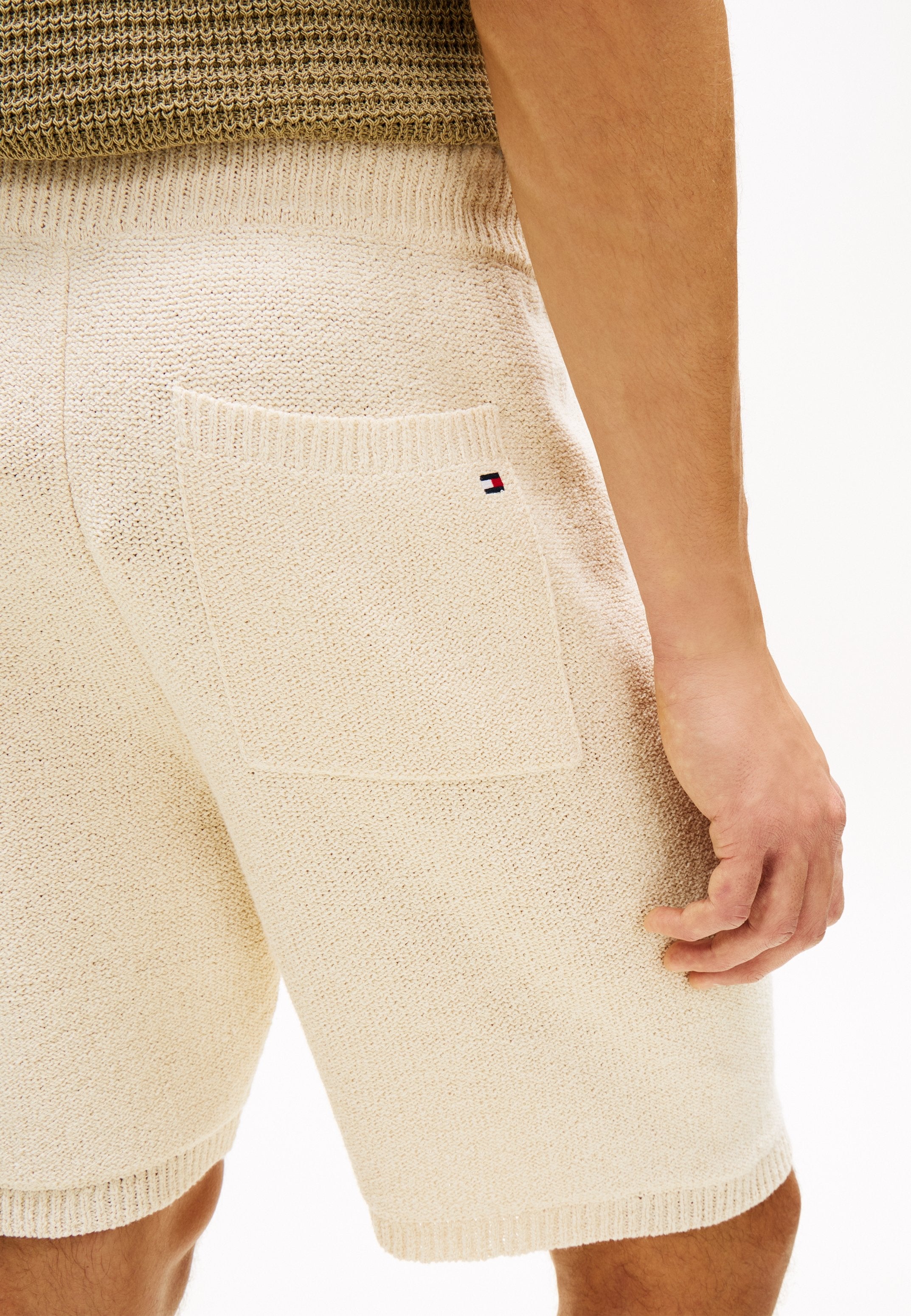 KNIT RELAXED DRAWSTRING SHORTS Media 5