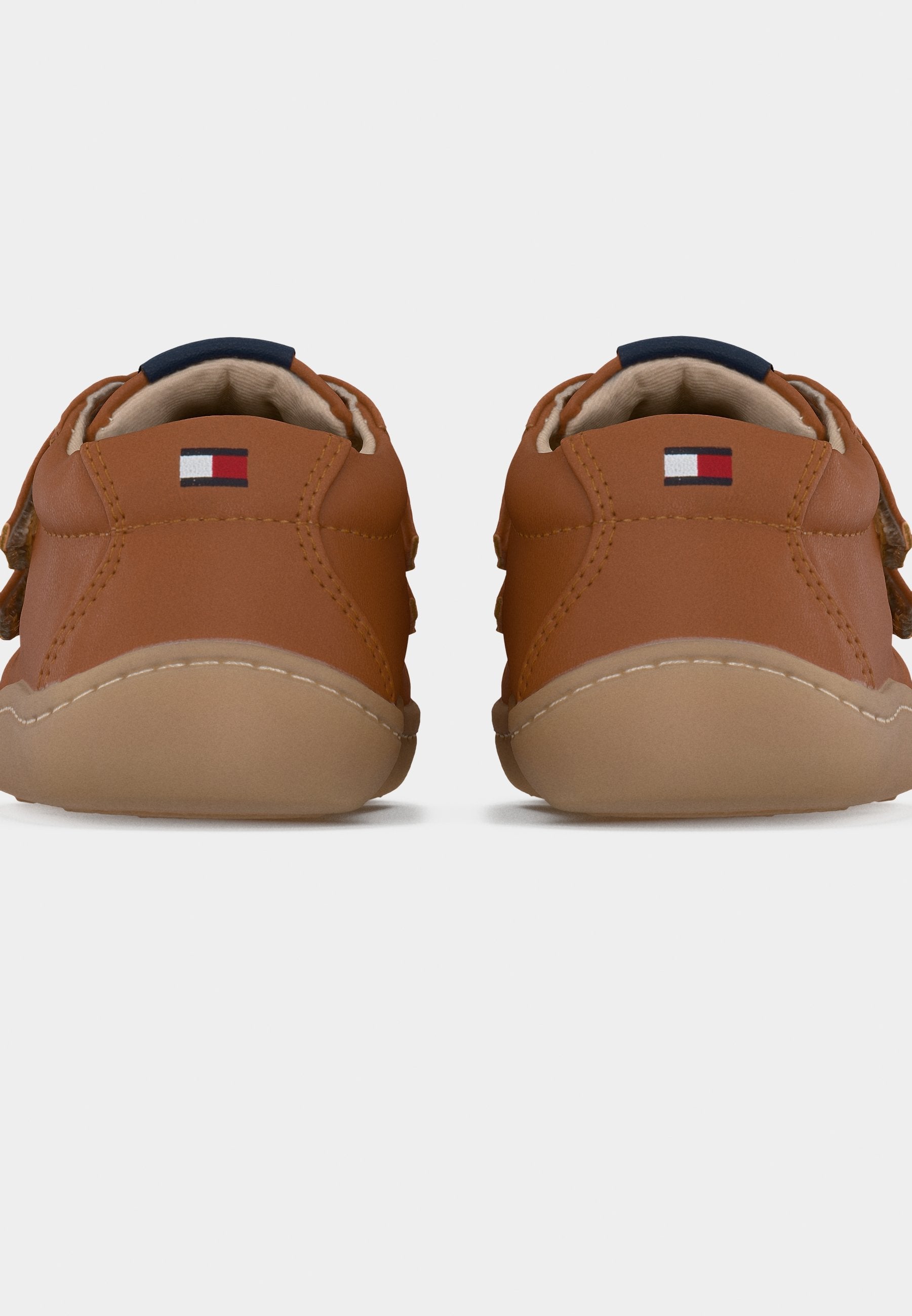 LUCKY BAREFOOT UNISEX Media 4