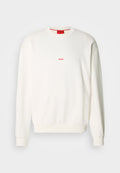 Weißes Sweatshirt aus weichem Stoff, mit Rundhalsausschnitt, langen Ärmeln und einem kleinen roten "HUGO"-Logo auf der Brust.