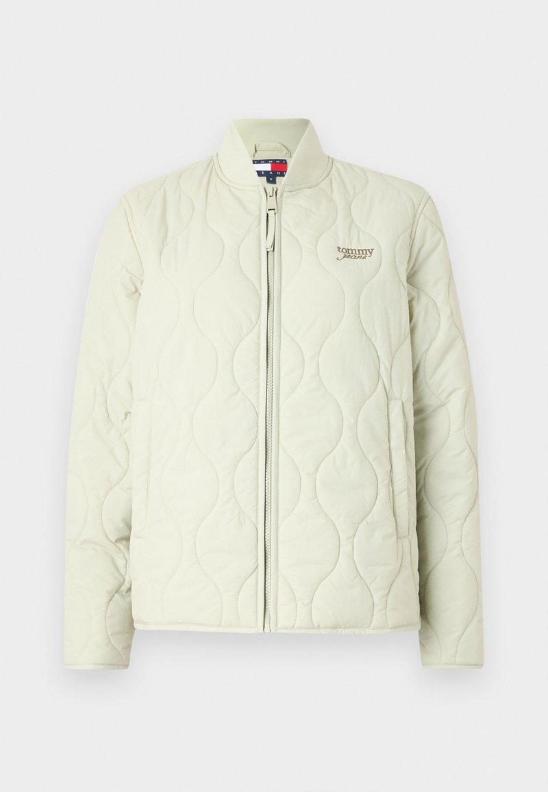 Hellgrüne gesteppte Jacke mit Reißverschluss, rundem Kragen und besticktem Logo auf der Brust. Weiche Textur und strukturierter Schnitt.