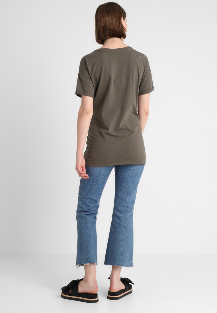 Supermom TEE SLOGAN