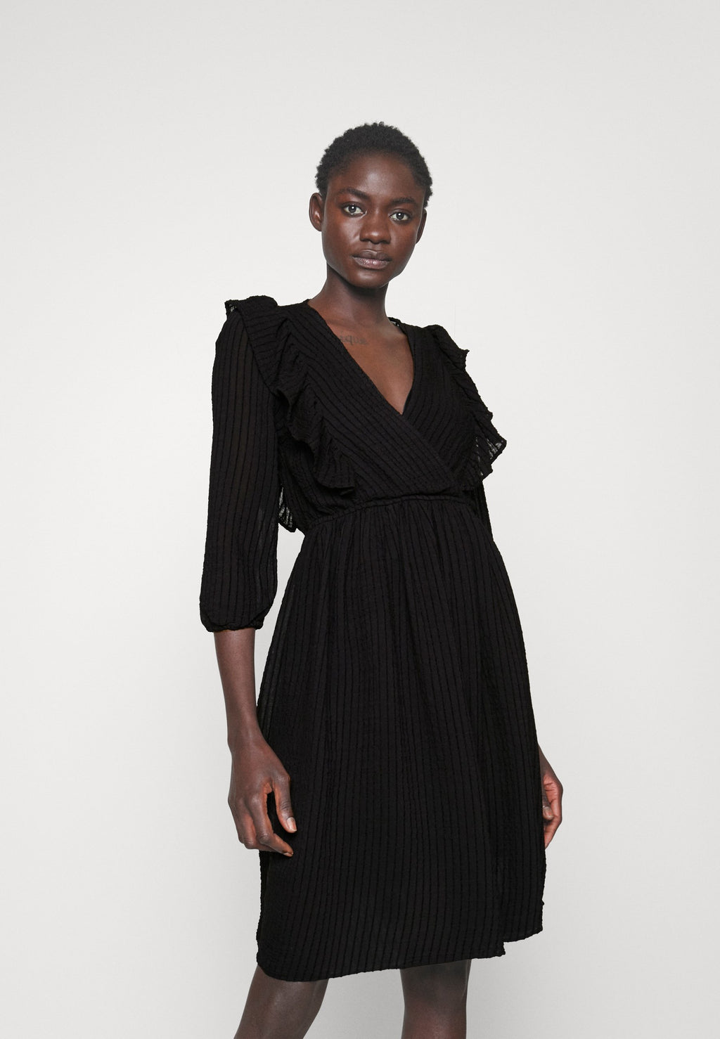 ONLLONDON RUFFLE DRESS Media 3