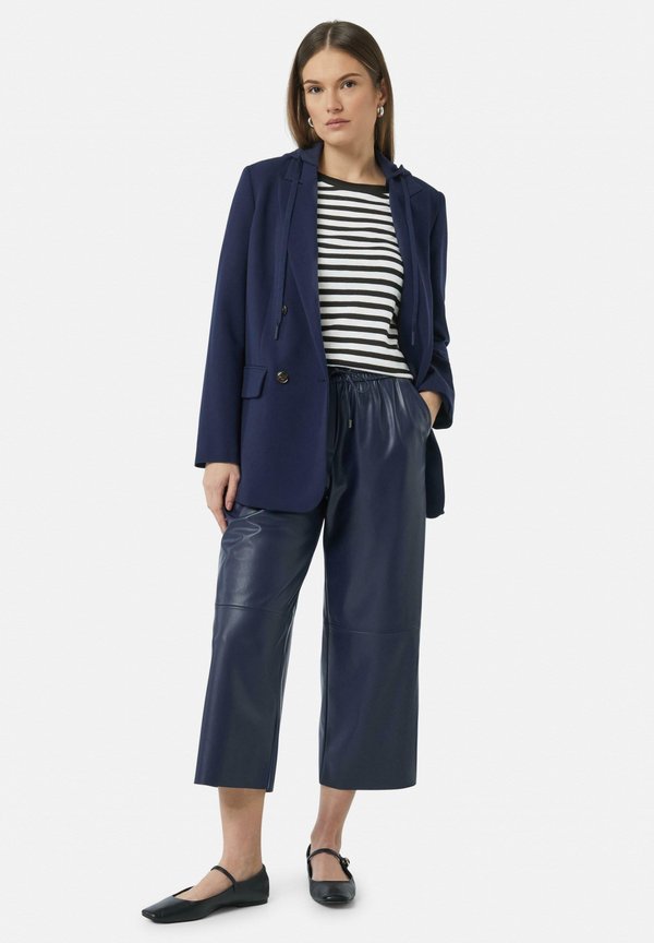 comma casual identity AUS IN GESTREIFTEM MUSTER