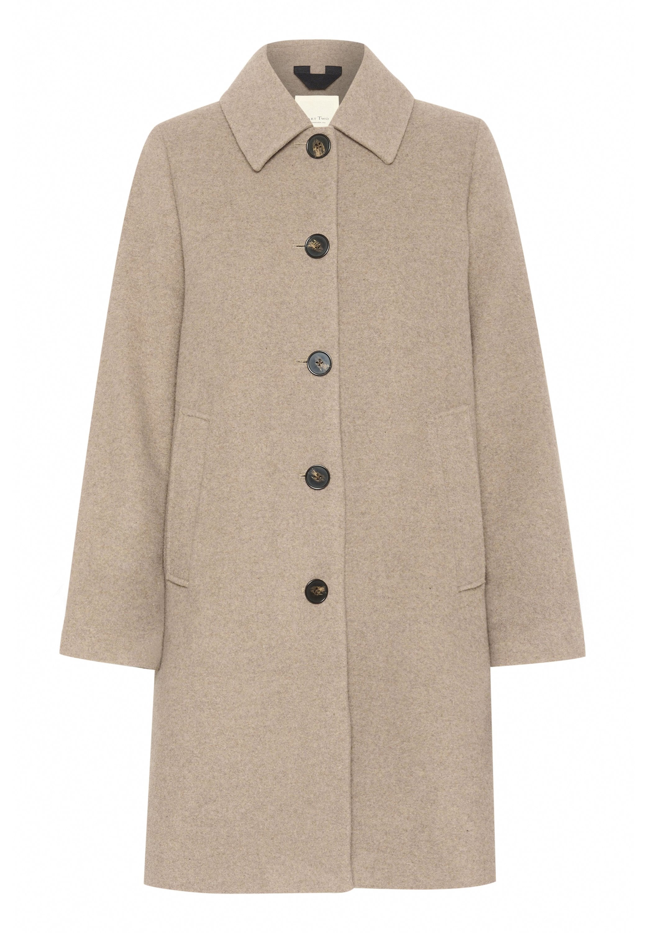 Beige Wollmantel mit Kragen, ausgestattet mit sechs schwarzen Knöpfen, zwei Seitentaschen und einem geraden Schnitt. Glatte Textur und minimalistischer Stil.
