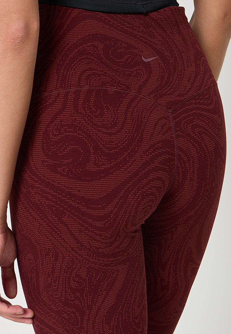 Nike Performance