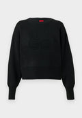 Schwarzer, kurz geschnittener Pullover mit einer gerippten Textur und rundem Ausschnitt, mit einem geprägten "HUGO"-Logo auf der Vorderseite und gerippten Bündchen.