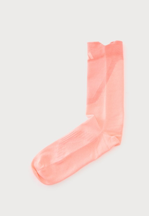 adidas Performance RUN LIGHT CREW UNISEX - Sports socks - coral