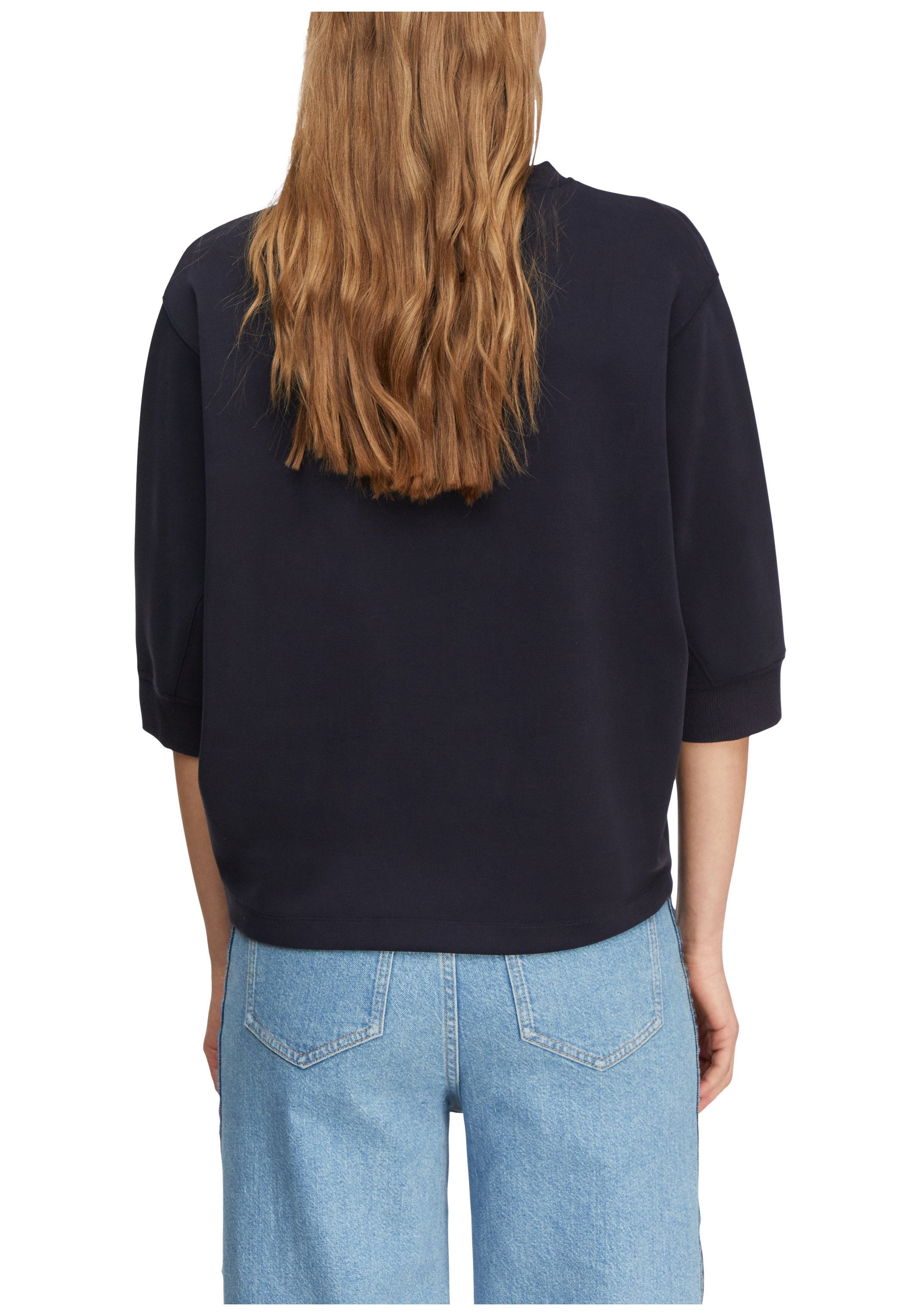 comma Sweatshirt Media 3