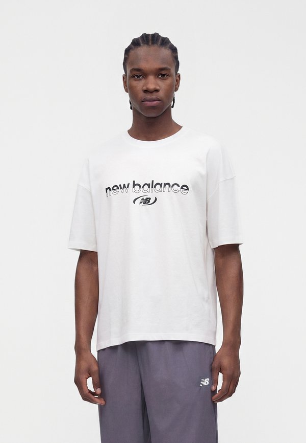 New Balance TRACKSIDE UNISEX - Print T-shirt - white