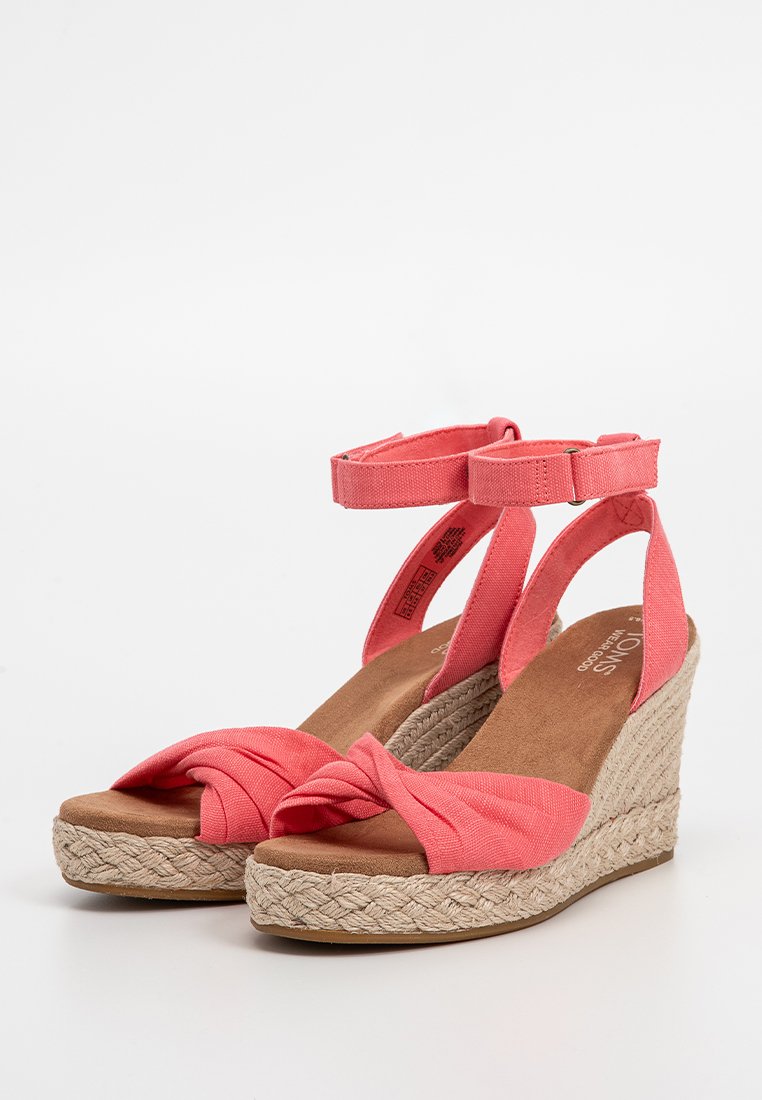 TOMS MARISELA
