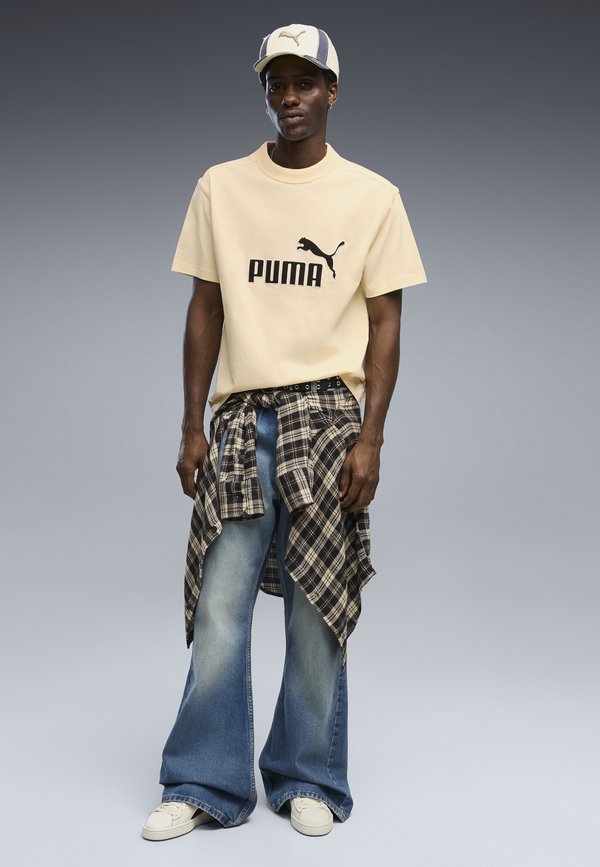 Puma ESSENTIALS ELEVATED NO.1 RELAXED T-SHIRT - Print T-shirt - buttercream