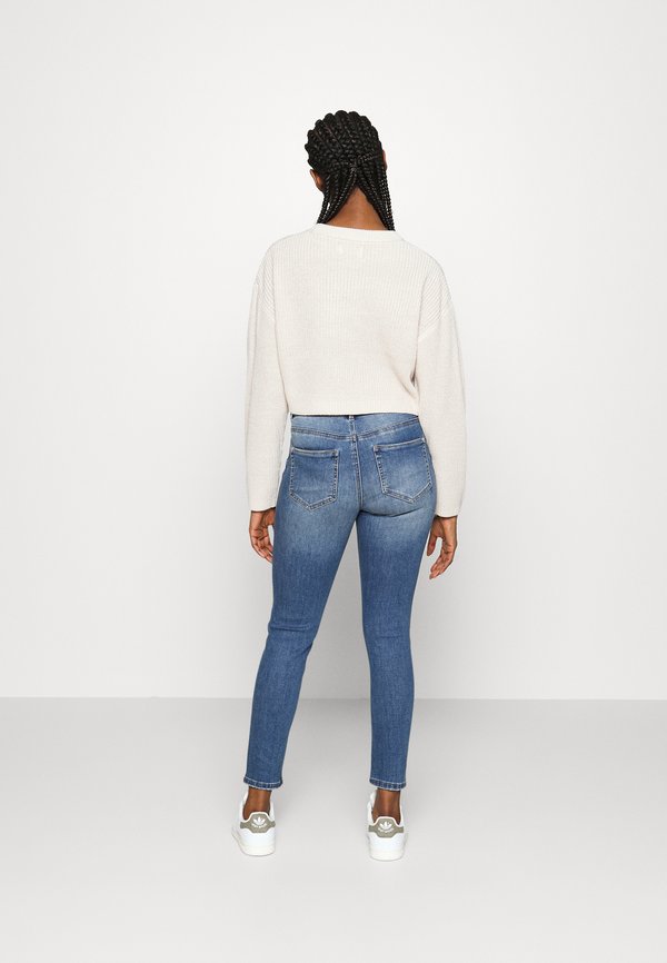 ONLY Petite ONLMALAVI CROPPED PULLOVER