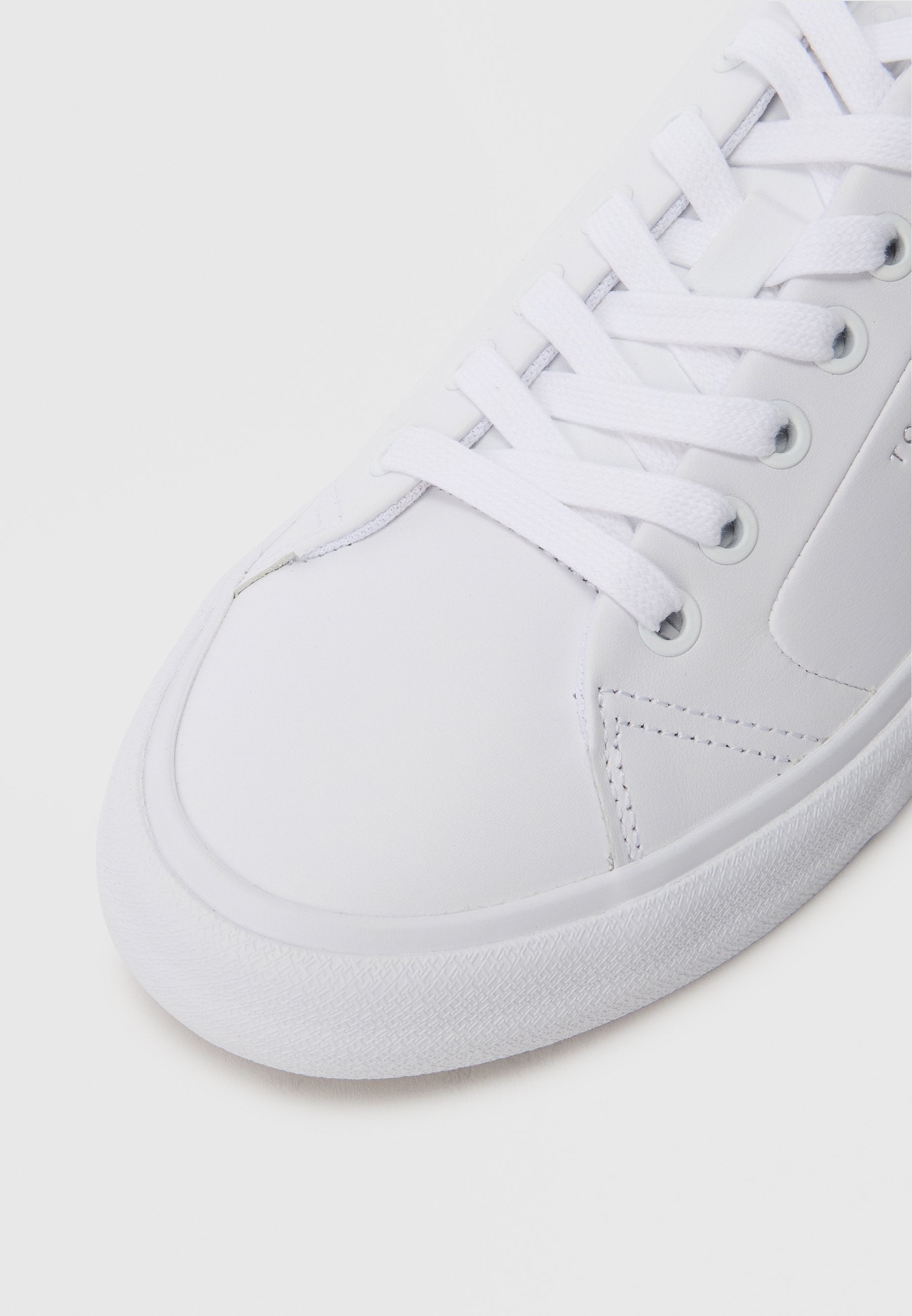 CONTRAST MIDSOLE DEBOSSED LEATHER TRAINERS Media 5