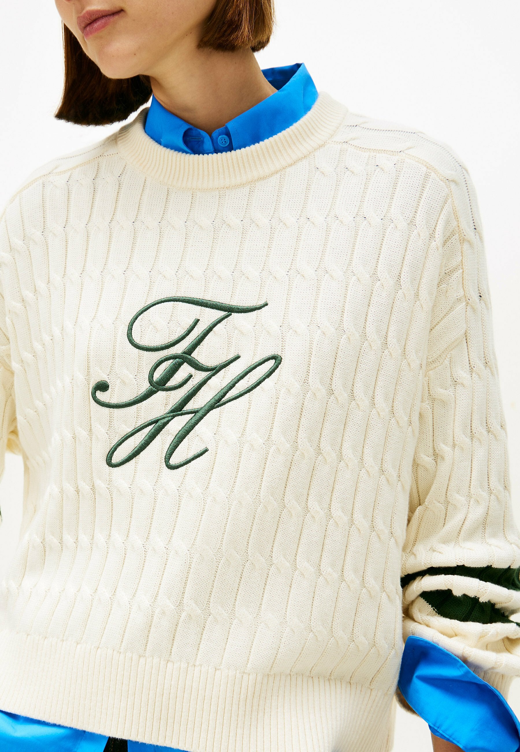 LOGO EMBROIDERY RELAXED CABLE KNIT JUMPER Media 5