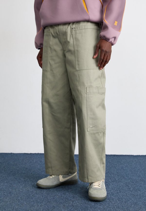 Nike Sportswear LIFE - Trousers - light army