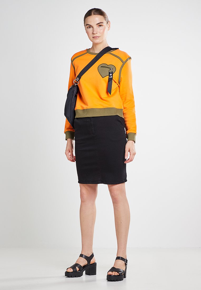 Love Moschino