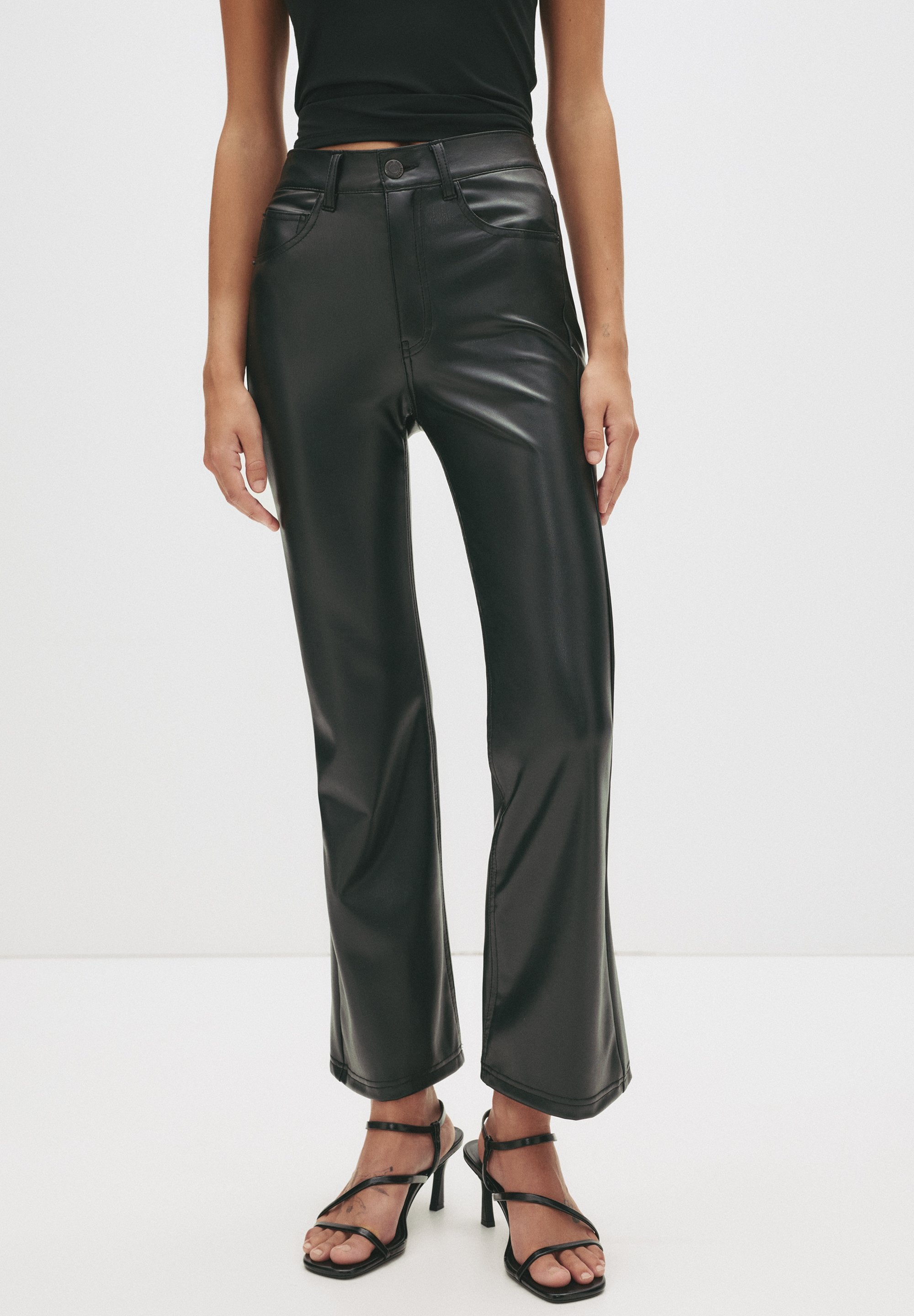 PULL&BEAR EFFECT KICK FLARED