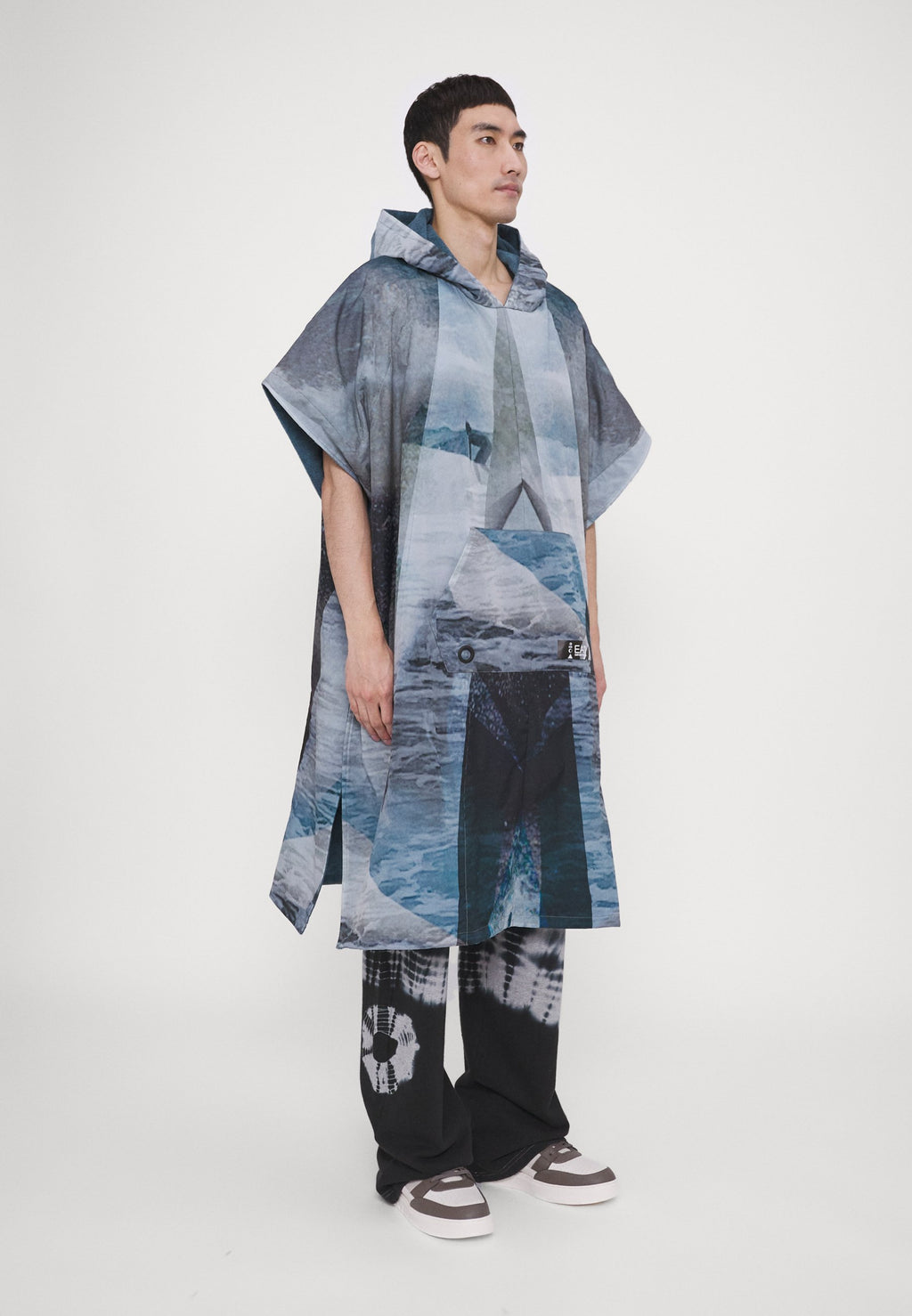 CAPE OVERCOAT Media 3