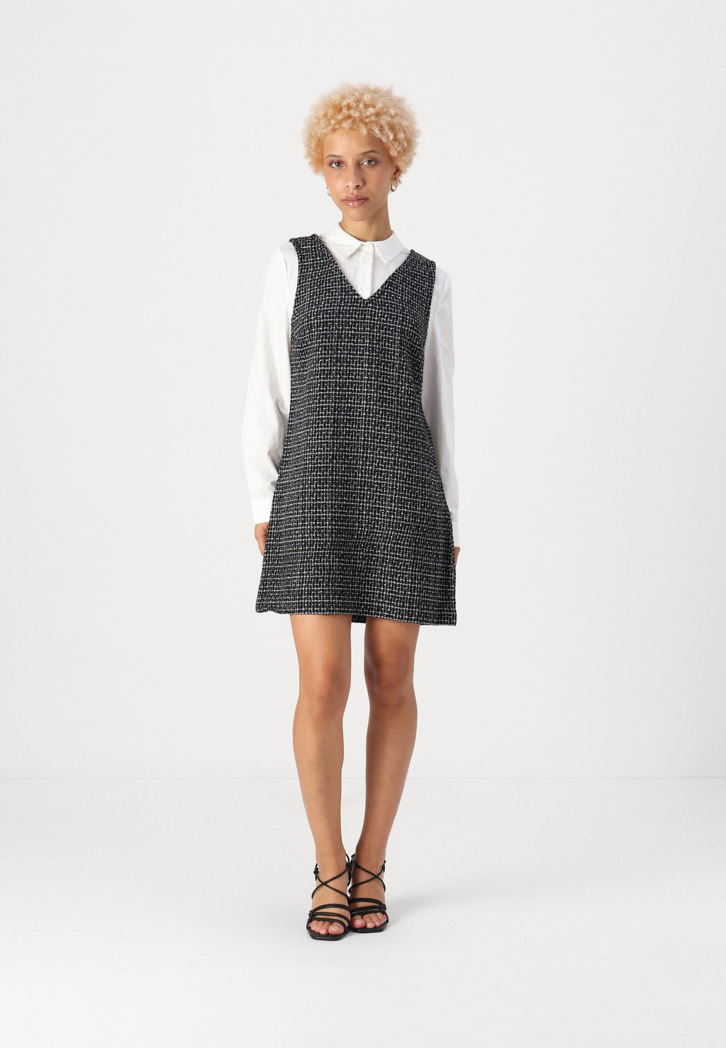 ONLLODA BOUCLE DRESS  Media 3