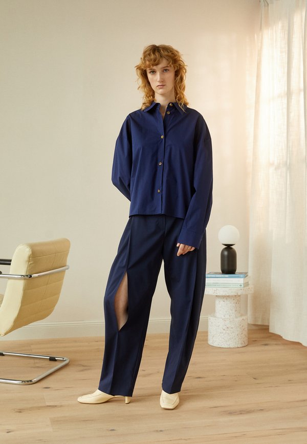 A.W.A.K.E. MODE TAPERED PANTS WITH VERTICAL SLIT KNEES