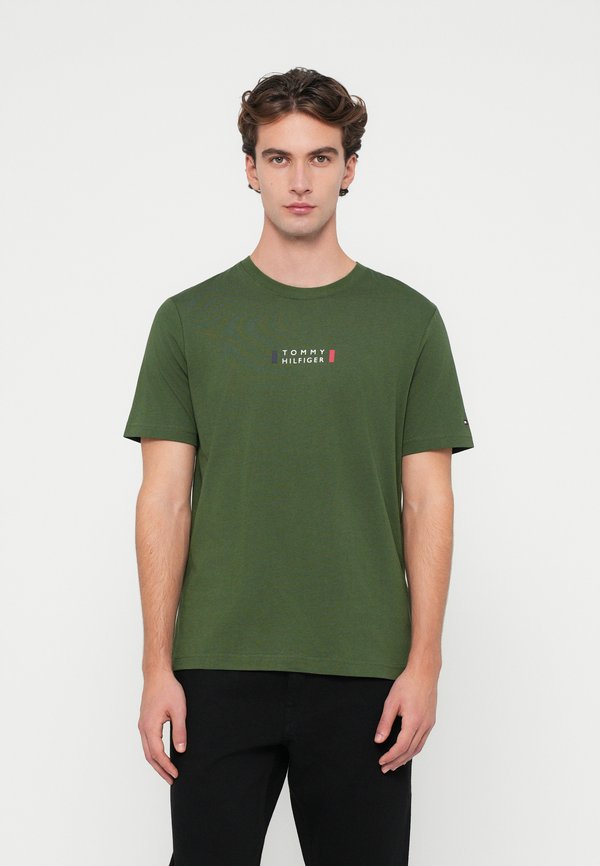 Tommy Hilfiger BRAND LOVE SMALL CENTER TEE - Basic T-shirt - mountain pine