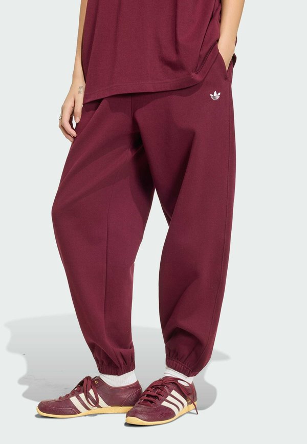 adidas Originals ESS FL JOGGER - Tracksuit bottoms - maroon