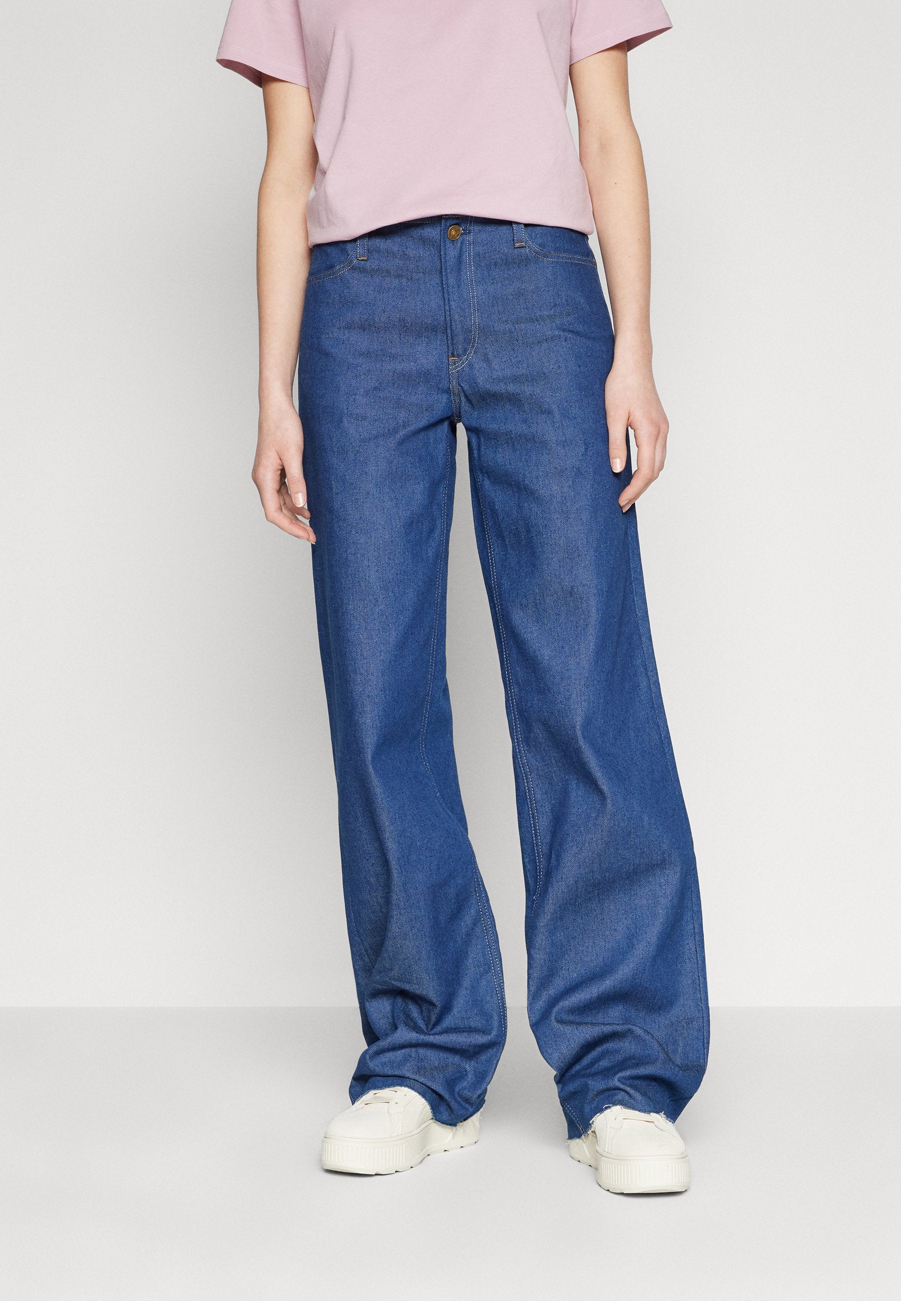 JUDEE LOOSE CUT WAISTBAND Media 3