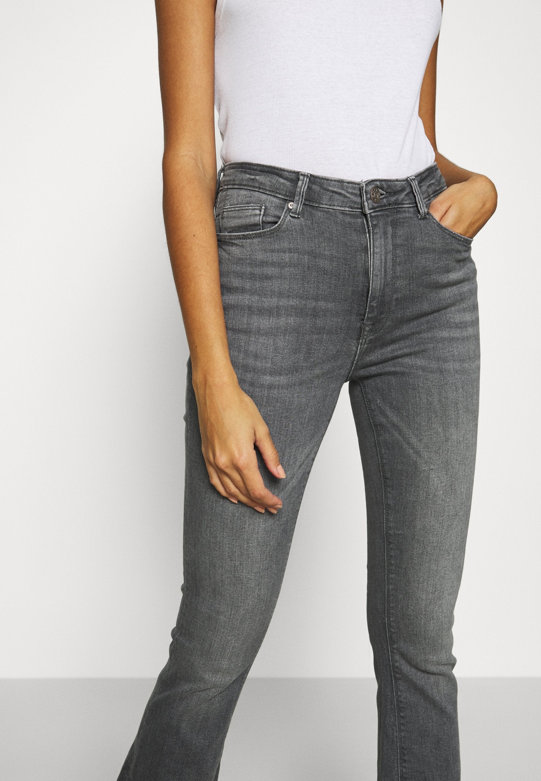 ONLPAOLA FLARED JEANS Media 5