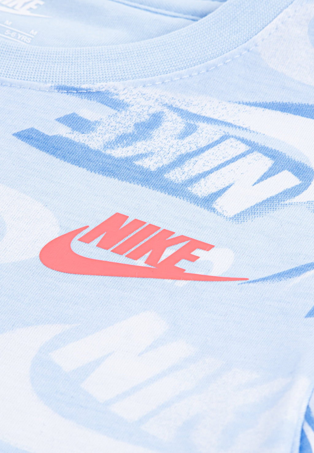 Nike Sportswear ON THE MOVE SET