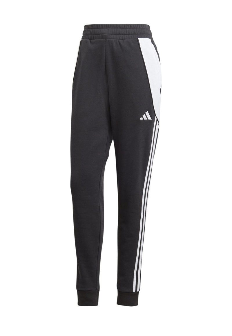 Schwarze Sporthosen aus weichem Material, mit weißen Seitstreifen, einem elastischen Bund und einem kleinen Logo auf dem Oberschenkel.