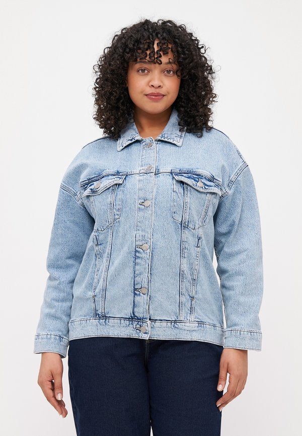 Vero Moda Curve VMCTESSA JACKET  - Denim jacket - light blue denim