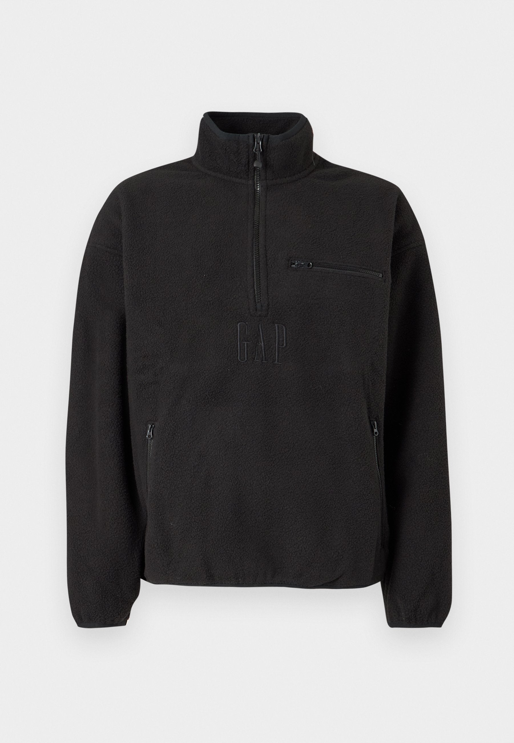 Schwarzer Fleece-Pullover mit hohem Kragen, halbem Reißverschluss und vorderer Reißverschlusstasche. Verfügt über eine strukturierte Stoffoberfläche und ein geprägtes Logo.