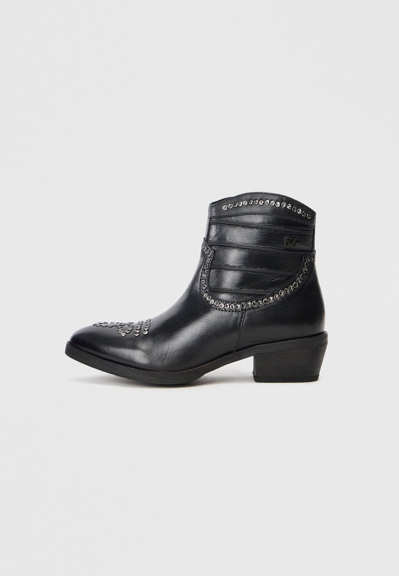 Lazamani Ankle Boot Media 1