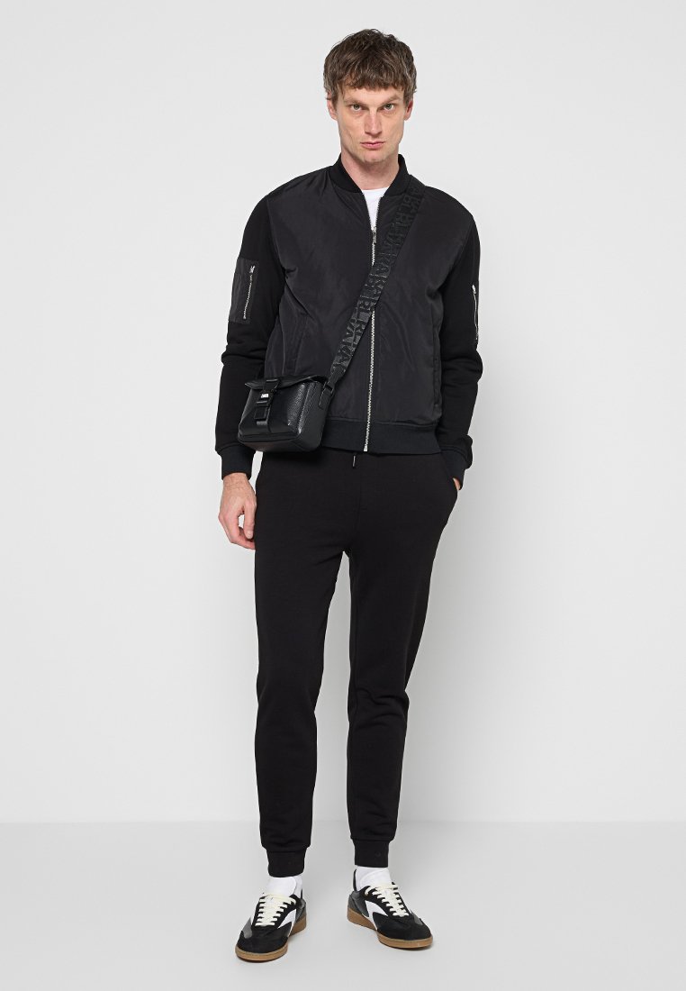 KARL LAGERFELD Jogginghose Media 2