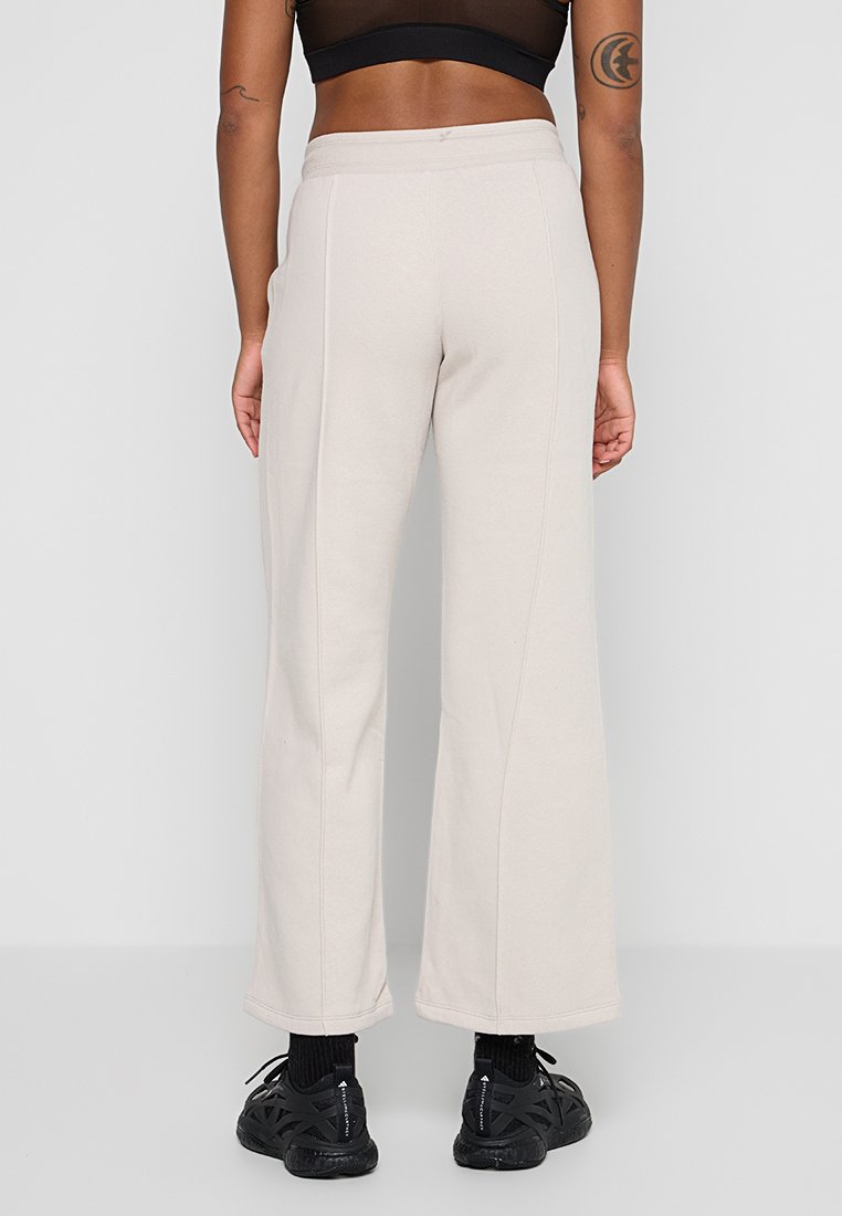 DKNY Sport
