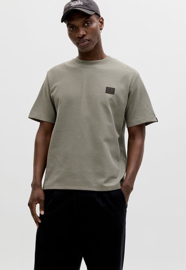 Jack & Jones DAYTONA TEE SS CREW NECK SN - Basic T-shirt - vetiver