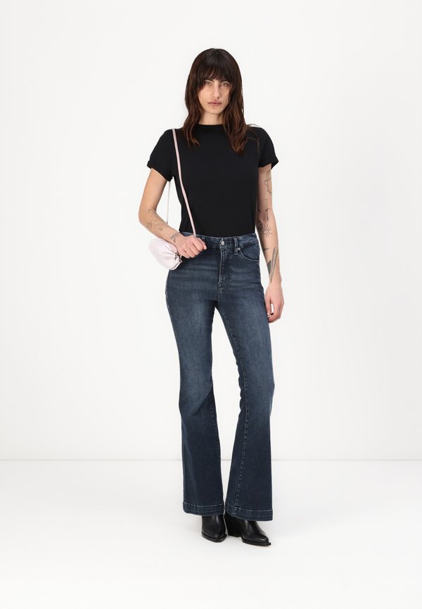 Good American ALWAYS FITS GOOD LEGS FLARE TROUSER
