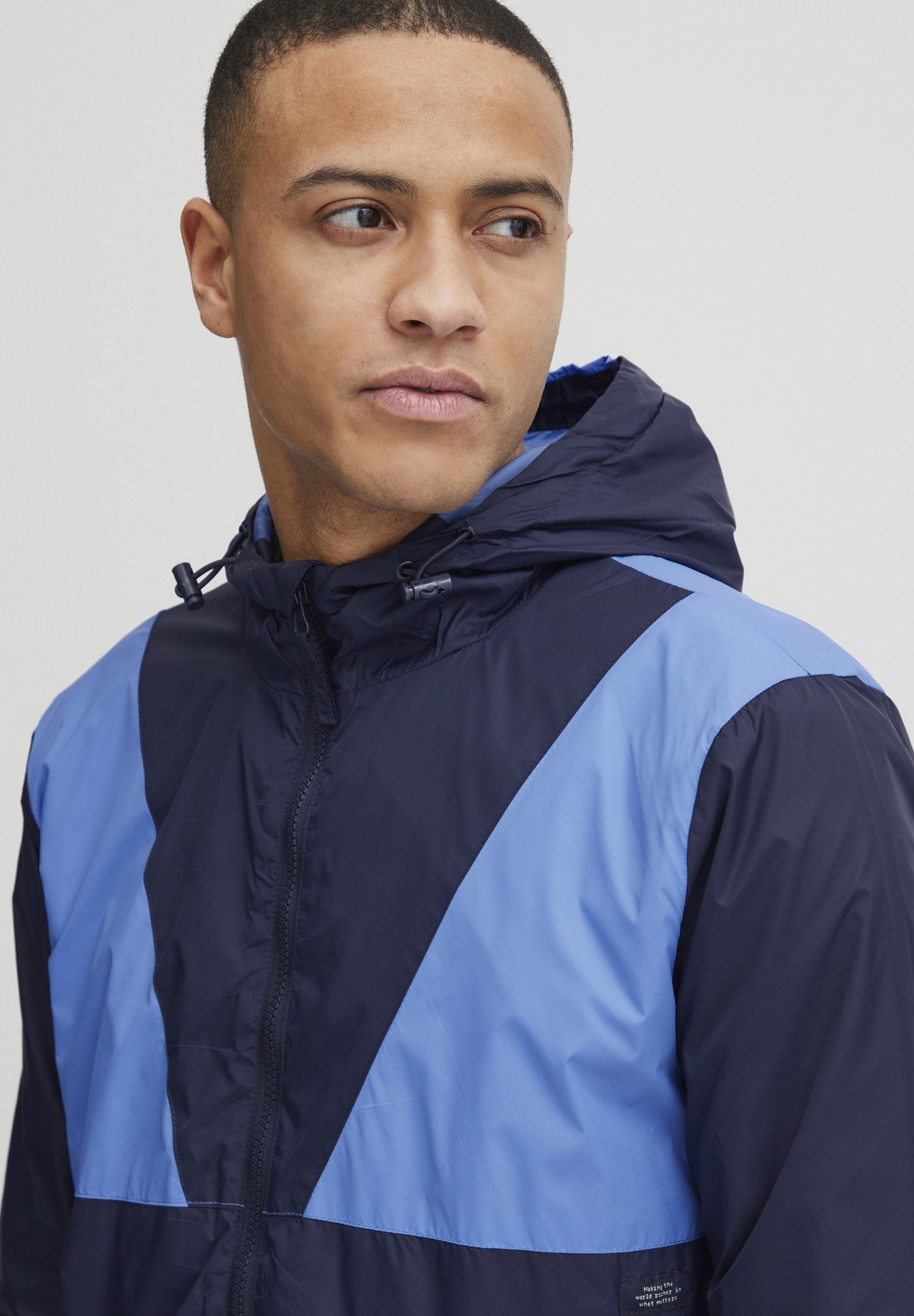BHOUTERWEAR HOODED Media 5
